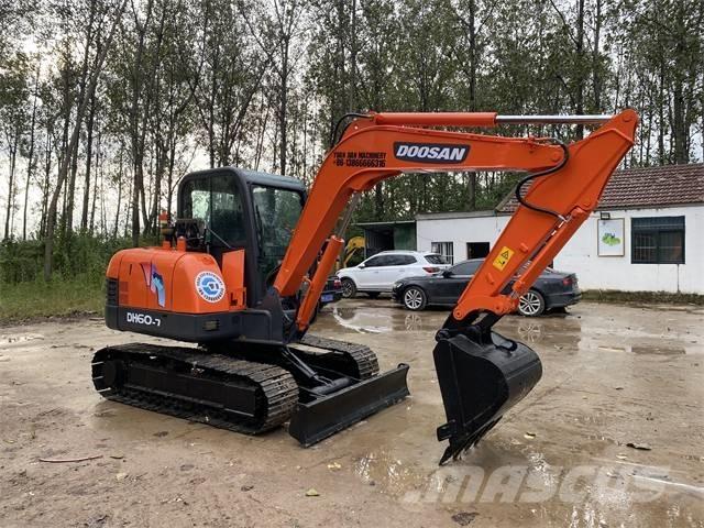 Doosan DH 140 Escavatori gommati