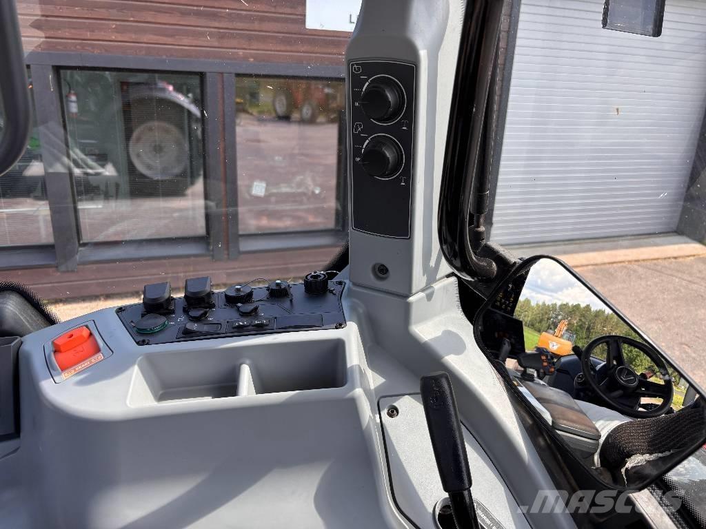 Valtra T 215 Versu Trattori
