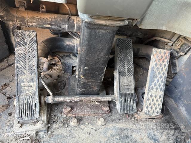 Doosan DL 400 Pale gommate