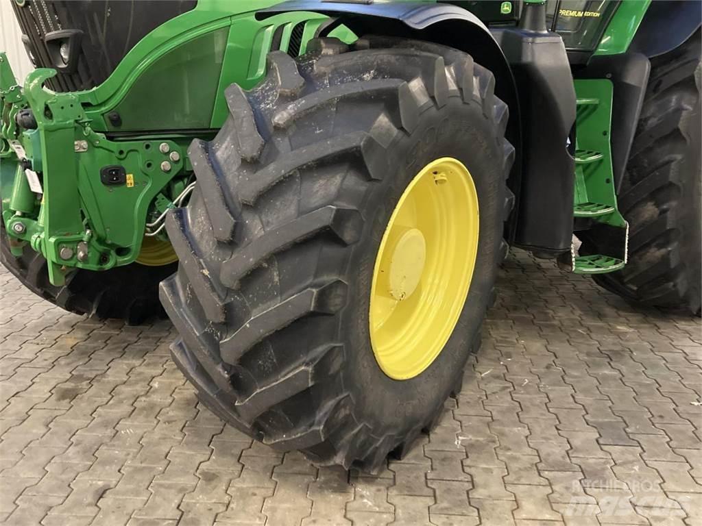 John Deere 6215R Trattori