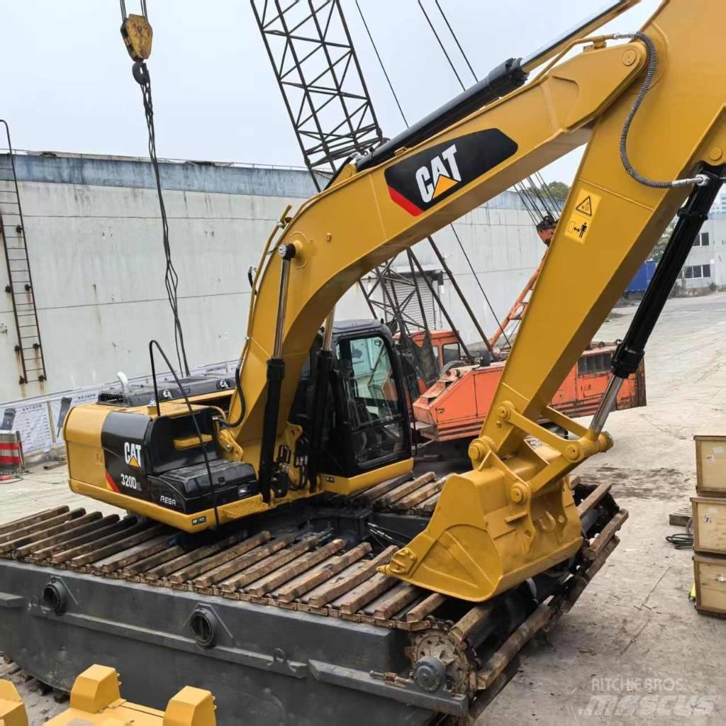 CAT 320 D Escavatori anfibi