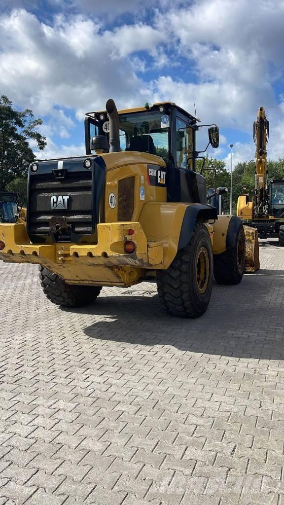 CAT 938M Pale gommate