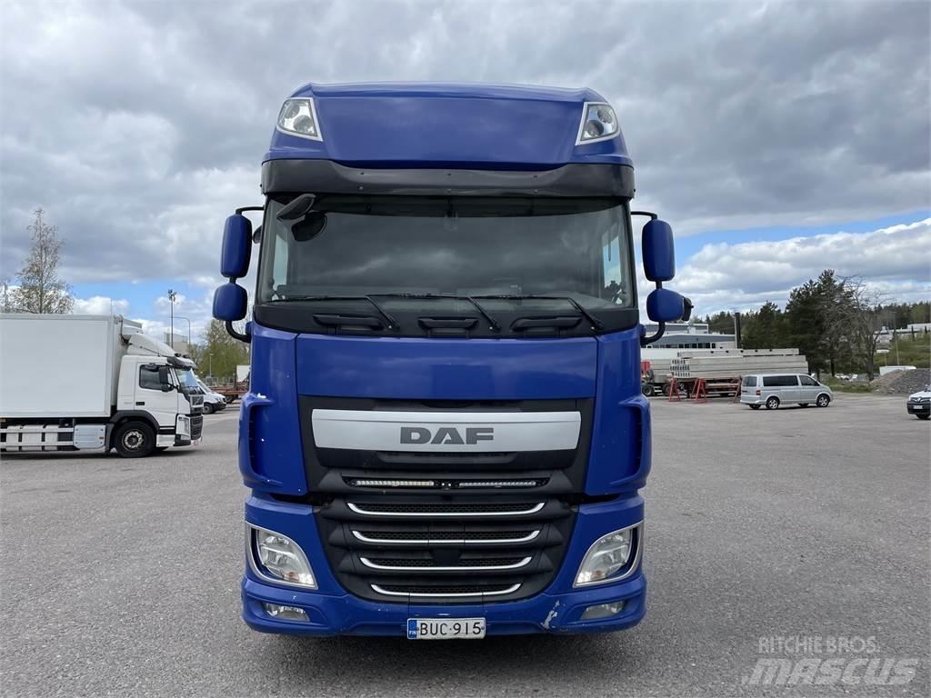 DAF XF510 6x2 Camion con gancio di sollevamento