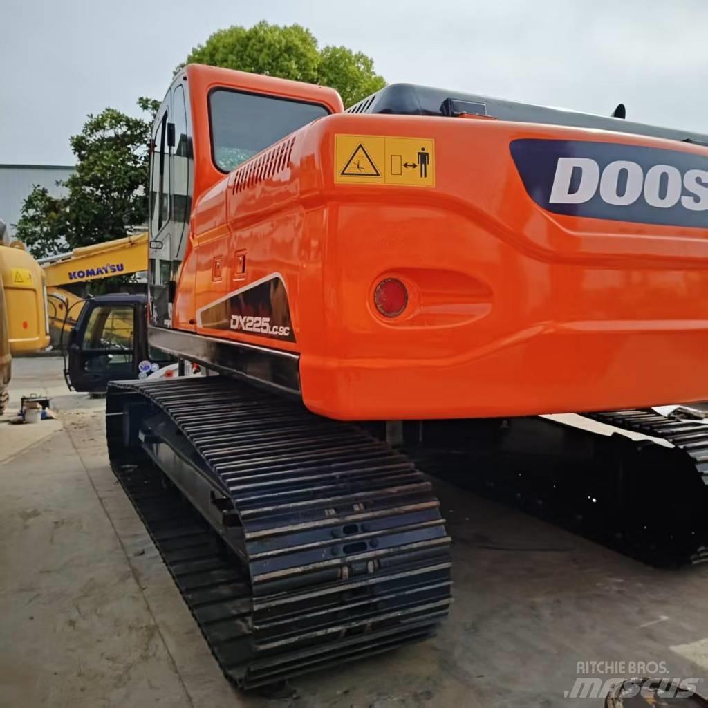 Doosan DX 225 Escavatori cingolati