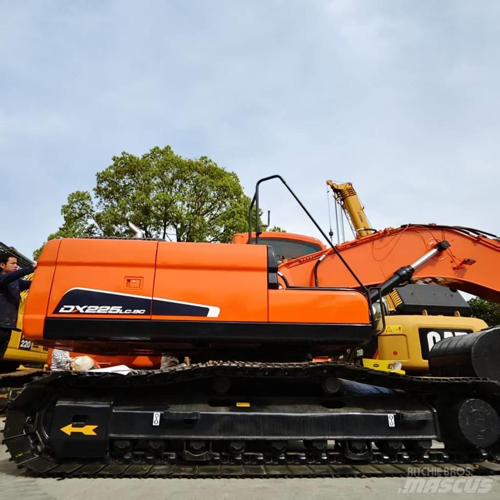 Doosan DX 225 Escavatori cingolati