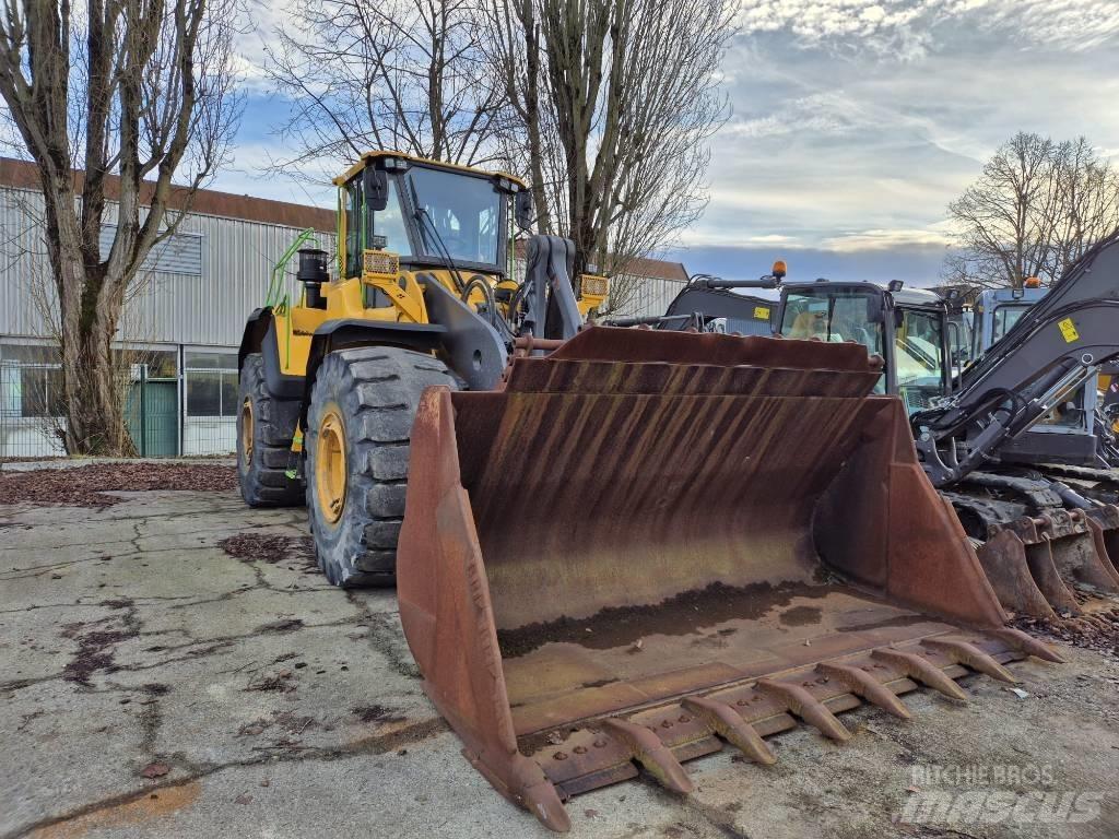 Volvo L 220 H Pale gommate