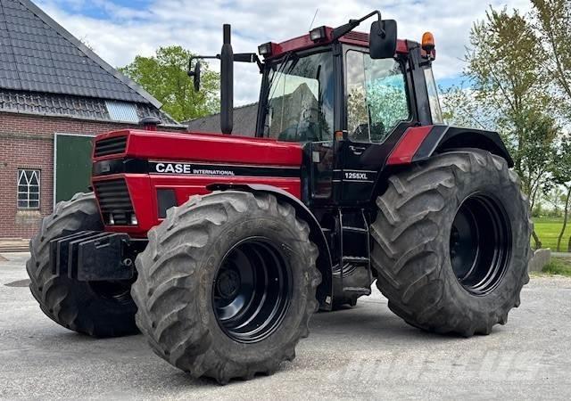 Case IH 1255 XL Trattori