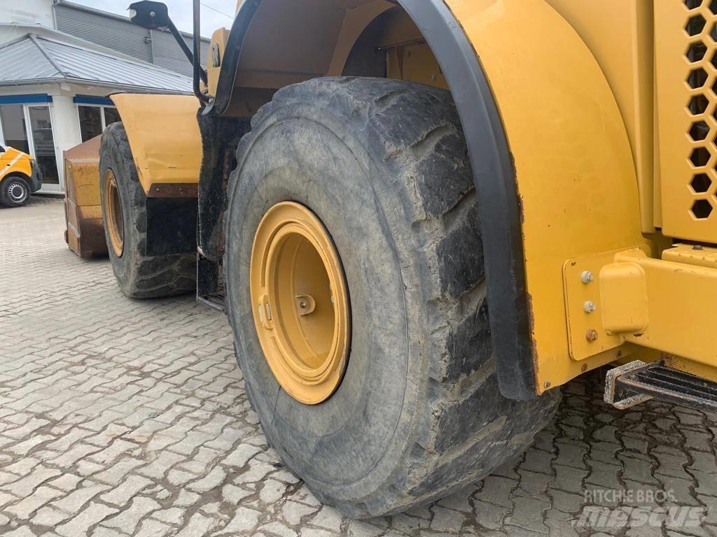 CAT 966 K Pale gommate