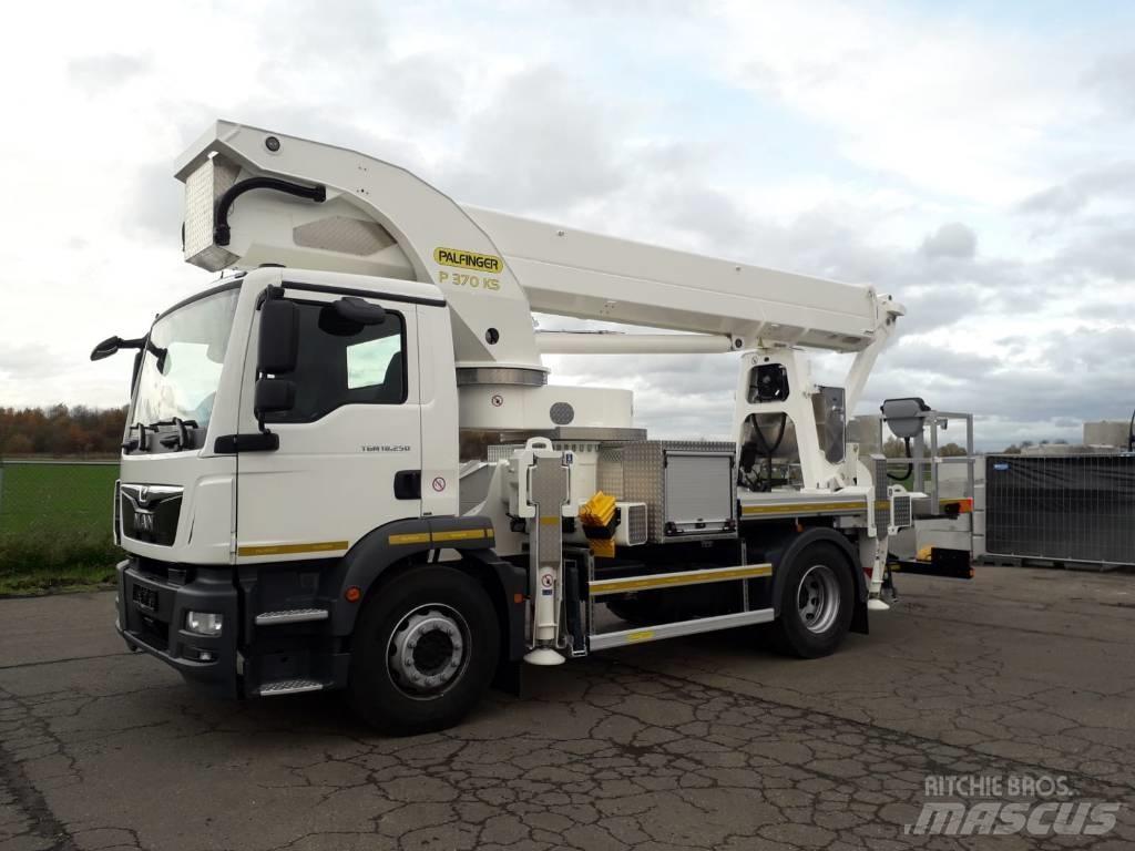 Palfinger P 370 KS Piattaforme autocarrate