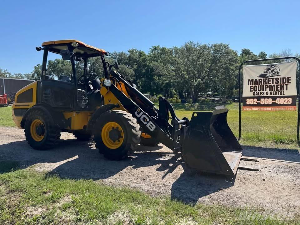 JCB 407 Pale gommate