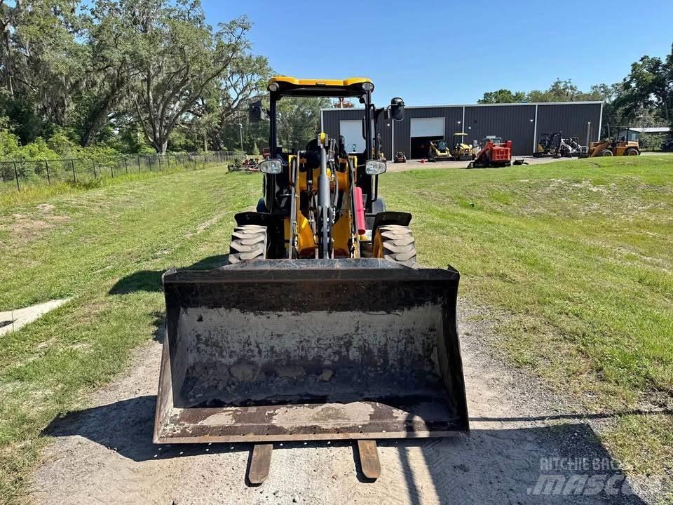 JCB 407 Pale gommate