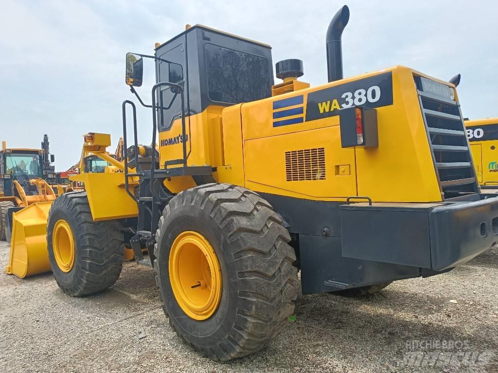 Komatsu WA 380 Pale gommate