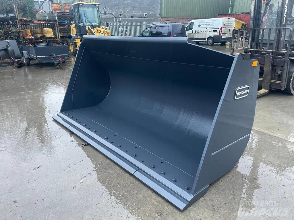Doosan DL 320-7 Benne