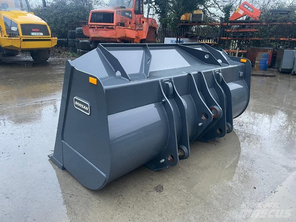 Doosan DL 320-7 Benne