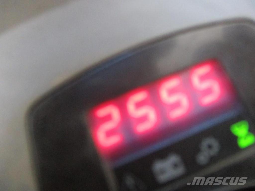 Toyota LPE250 Carrelli elevatori bassi a piattaforma