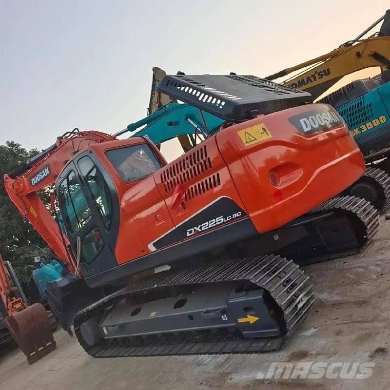 Doosan DX 225 LC Escavatori cingolati