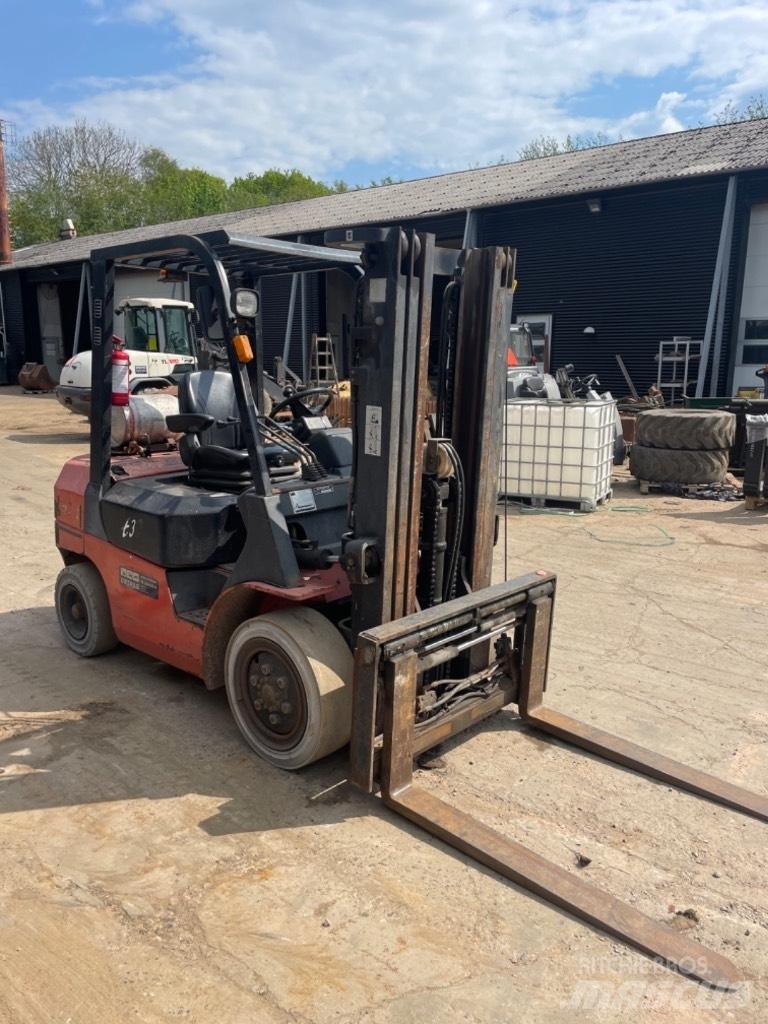 EP FG 25 Carrelli elevatori GPL