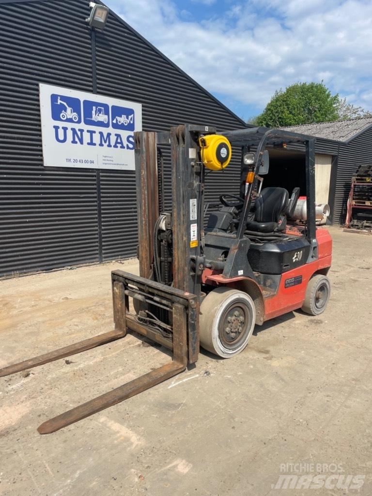 EP FG 25 Carrelli elevatori GPL