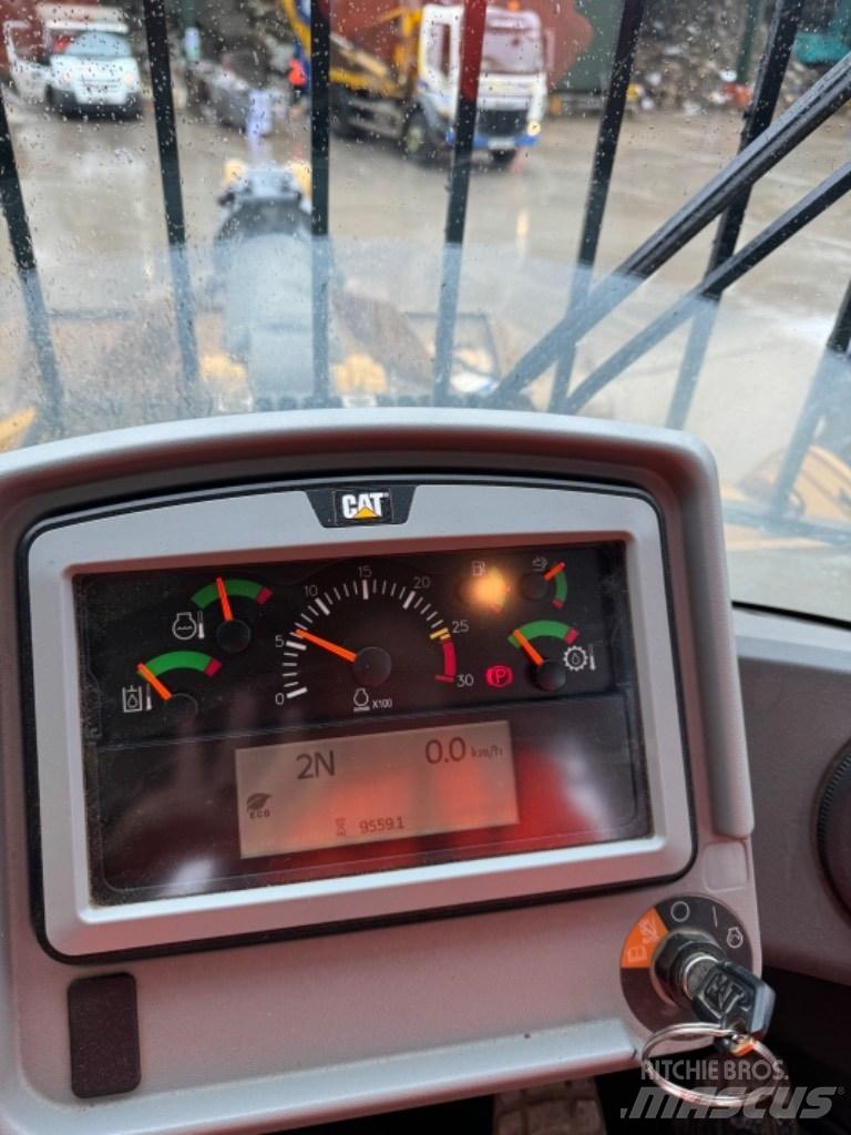 CAT 966 M Pale gommate