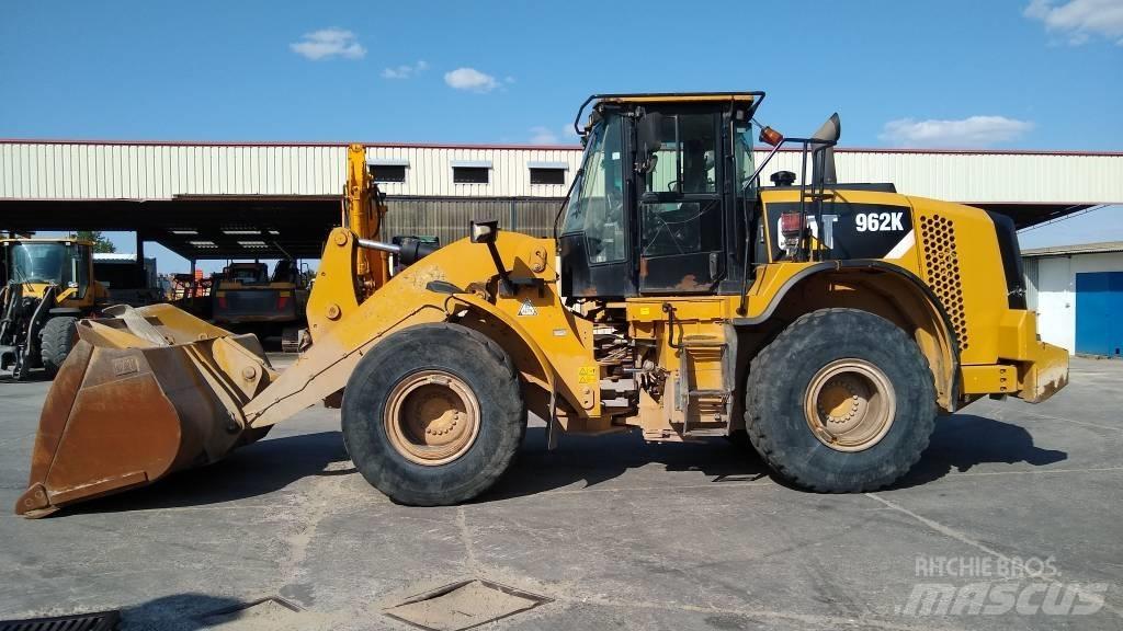 CAT 962K Pale gommate