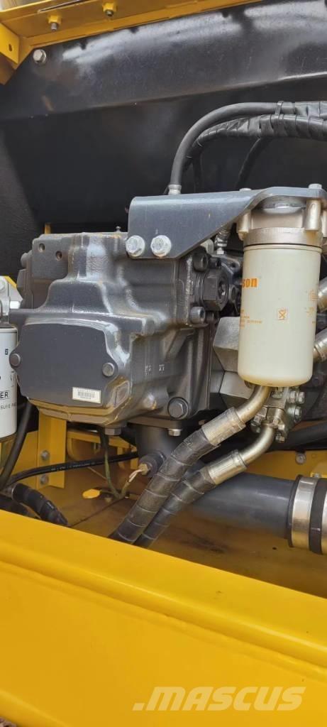 Komatsu 210LC-8 Escavatori cingolati