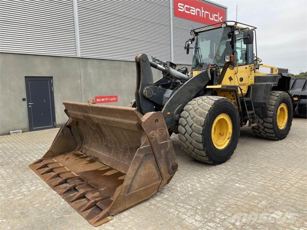 Komatsu WA320PZ-6 Pale gommate