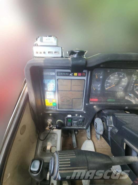 Kato MR 100 Gru per terreni difficili