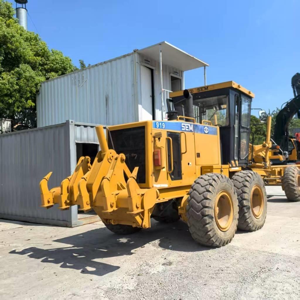 SEM 919 Motorgraders