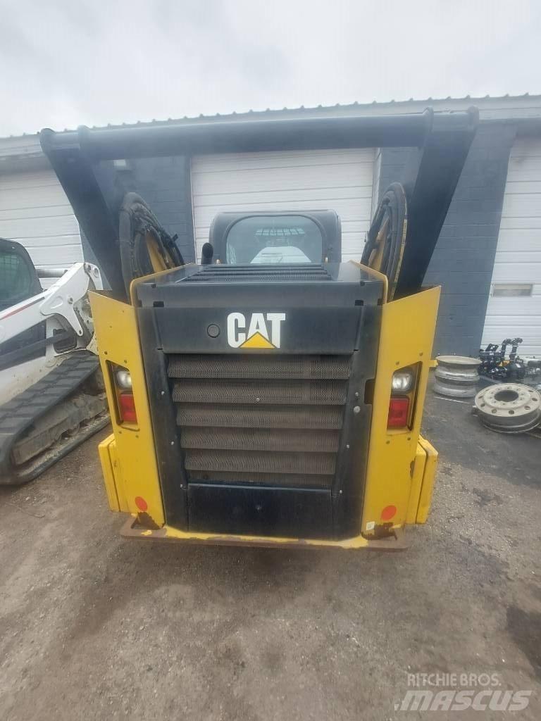 CAT 262D Mini Pale Gommate