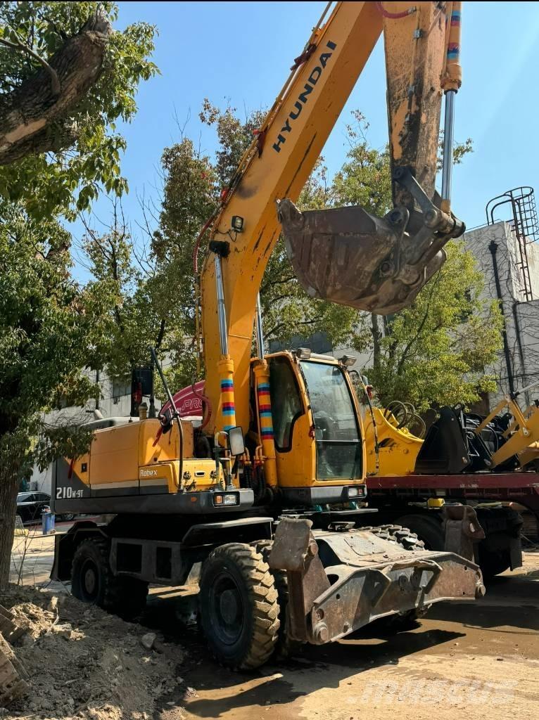Hyundai 210W-9 Escavatori gommati