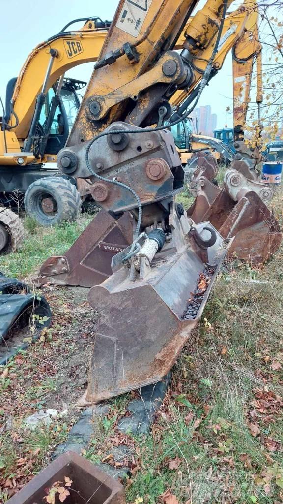 JCB JS 220 LC Escavatori cingolati