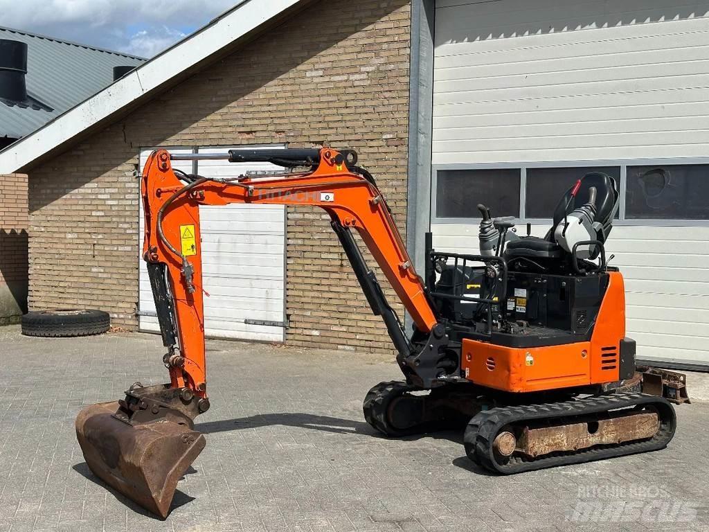 Hitachi ZX19U-6 YR Miniescavatori