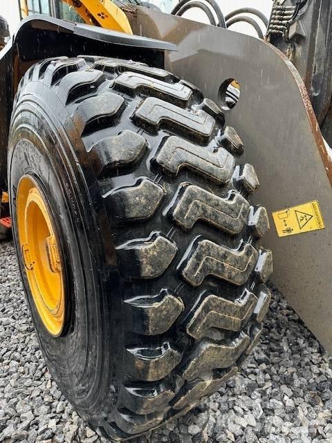 Volvo L 220 H Pale gommate