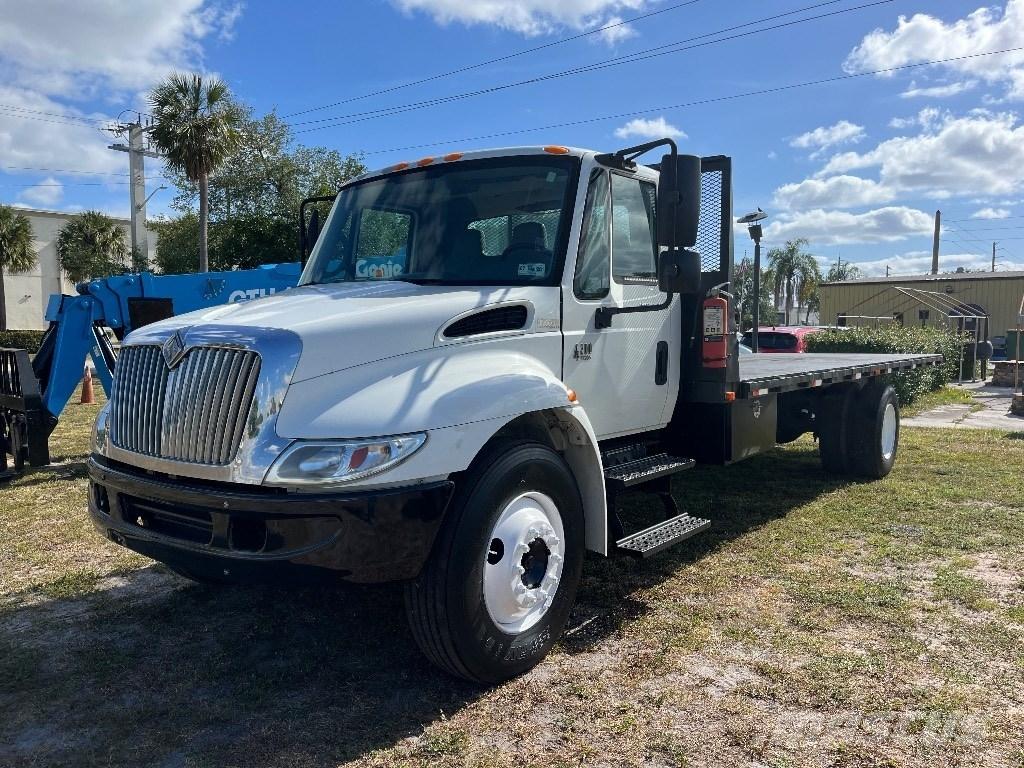 International 4200 Camion con sponde ribaltabili