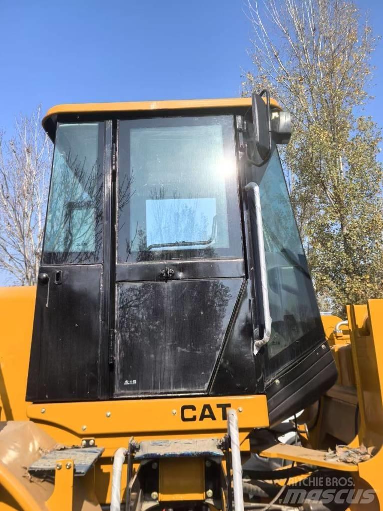 CAT 966H Pale gommate