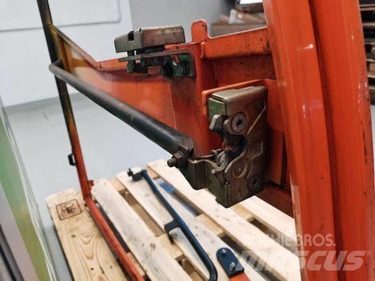 JLG 307 door Cabine e interni