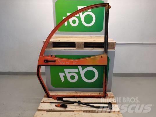 JLG 307 door Cabine e interni