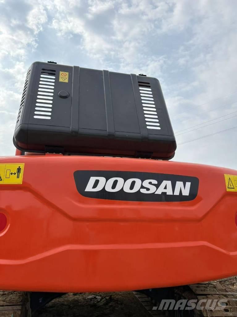 Doosan DX225LC-9C Escavatori cingolati
