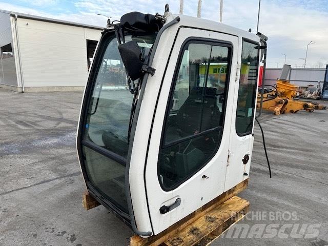 Liebherr R 317 CAB Cabine e interni