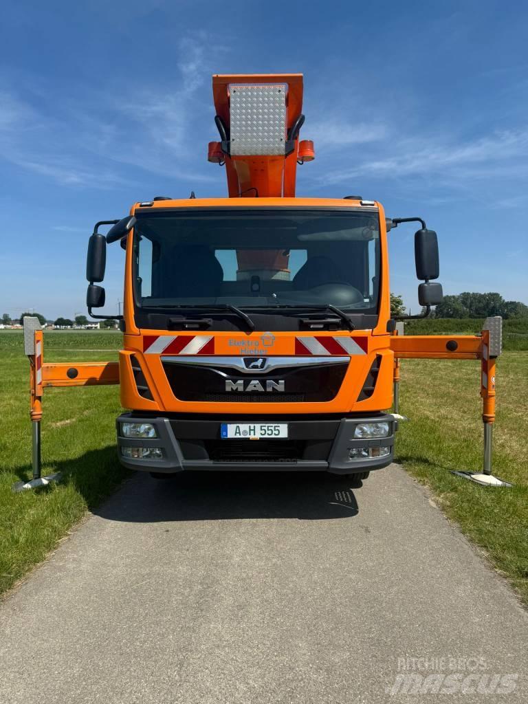 Palfinger P 300 KS Piattaforme autocarrate