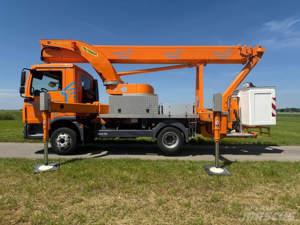 Palfinger P 300 KS Piattaforme autocarrate