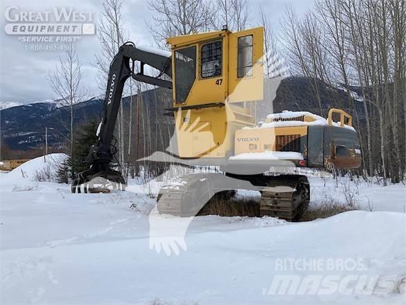 Volvo EC240BFX Caricatronchi con base su rimorchio