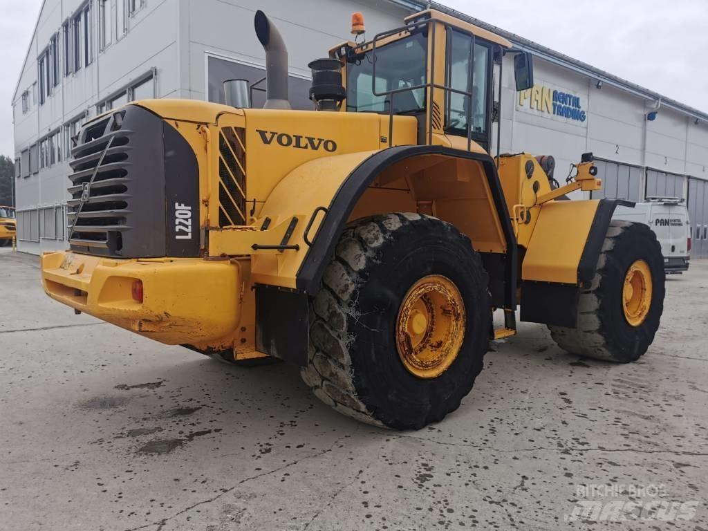 Volvo L220F Pale gommate