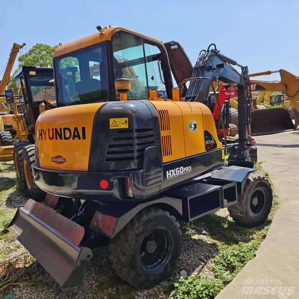 Hyundai HX 60w Escavatori gommati