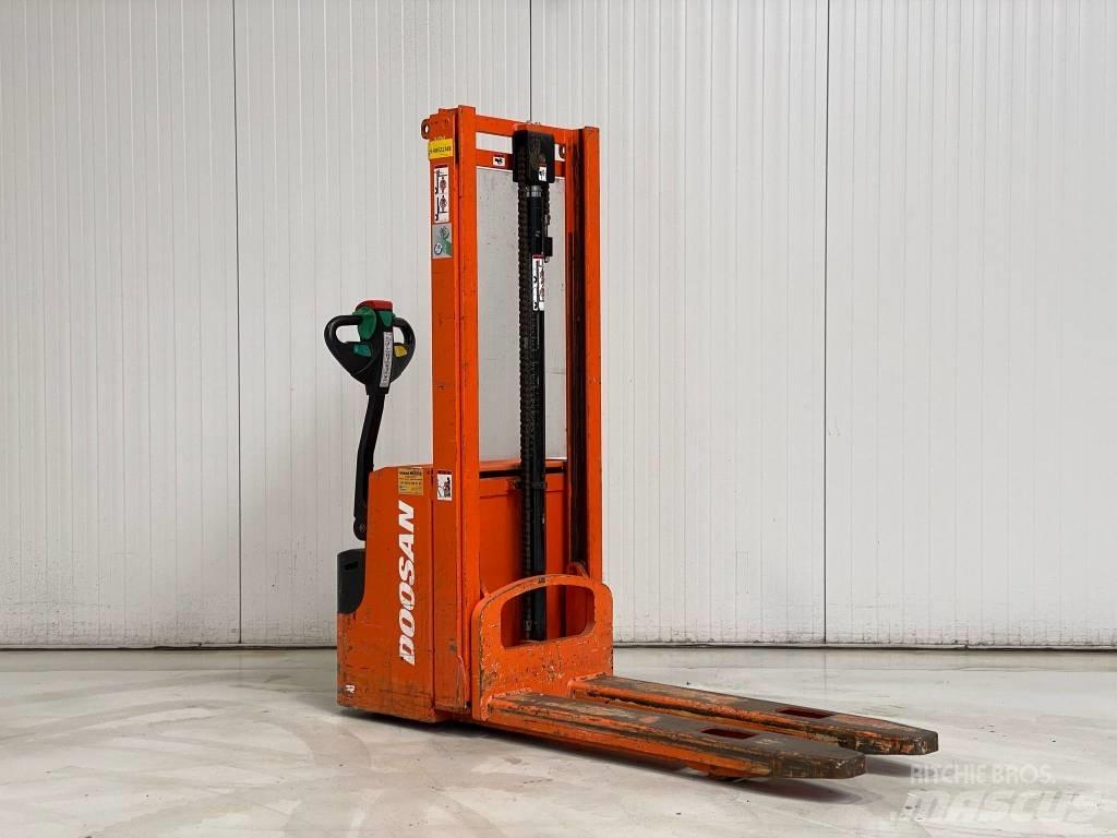 Doosan LEDS12.5C Transpallet uomo a terra