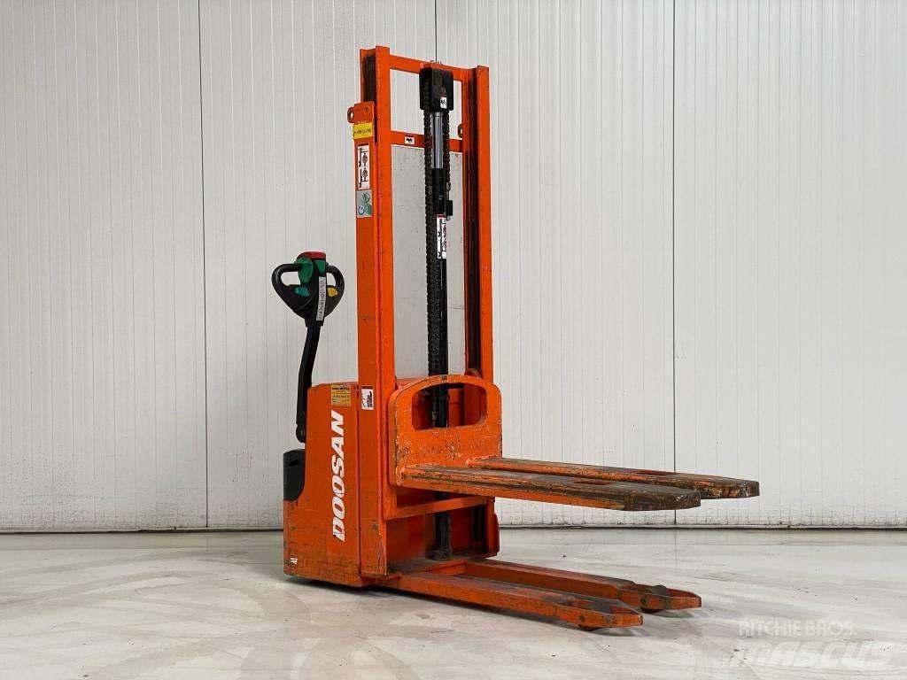 Doosan LEDS12.5C Transpallet uomo a terra
