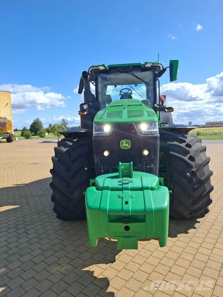 John Deere 8R410 Trattori