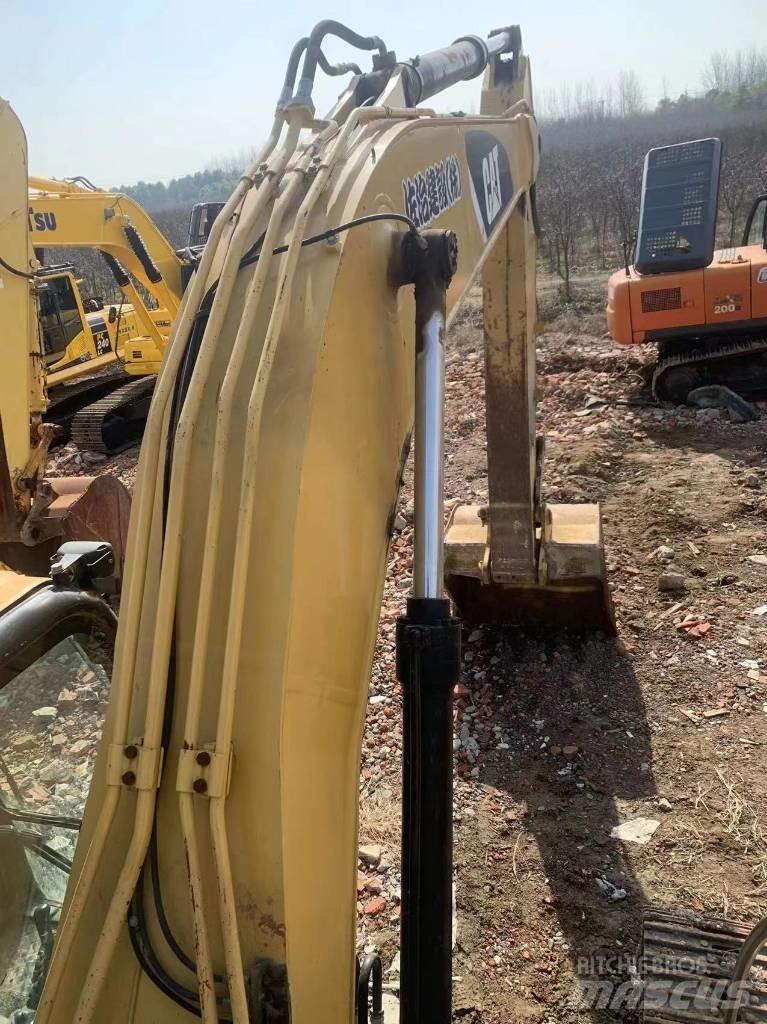 CAT 323D2 Escavatori cingolati
