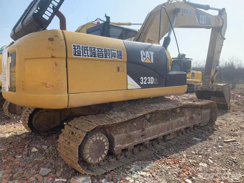 CAT 323D2 Escavatori cingolati
