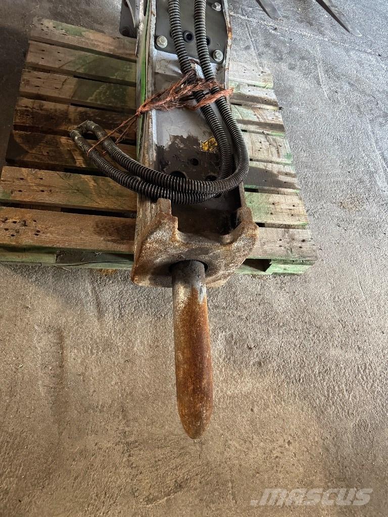 Hyundai R140W-9A Escavatori gommati